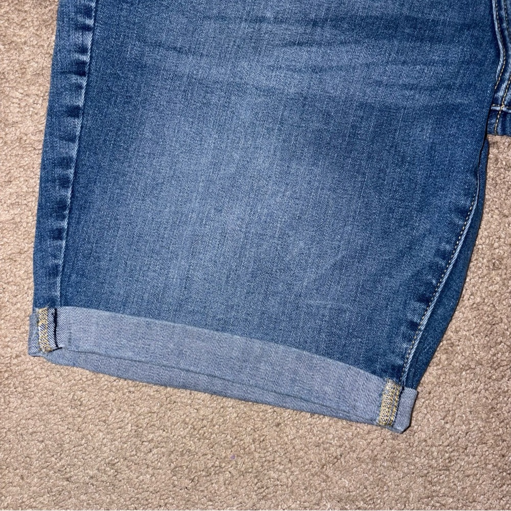 Universal Thread Blue Jean Shorts with Rolled Hems - Picture 4 of 6
